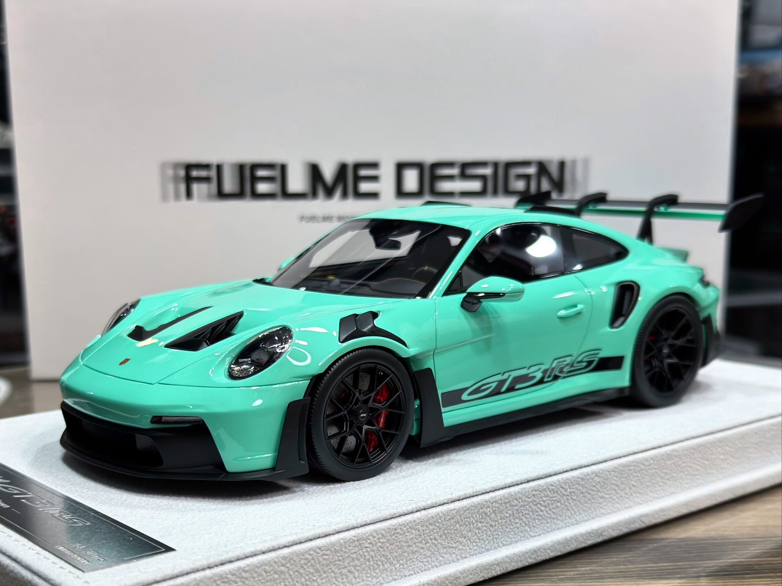 FM18009LM-08 FuelMe Porsche 911 GT3RS Mint Green 1:18