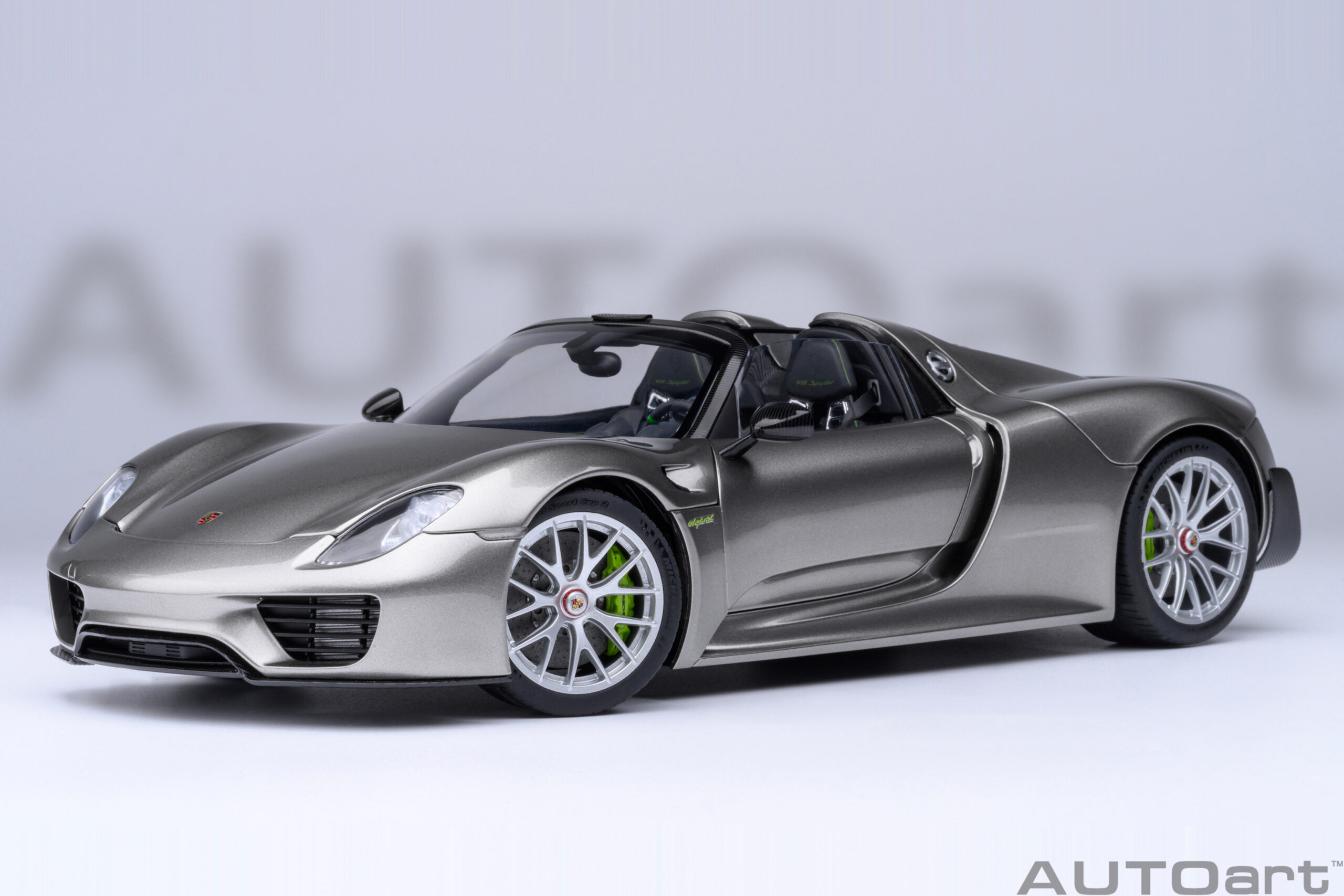 77922 AUTOart Porsche 918 Spyder 2013 WEISSACH PACKAGE Silver 1:18