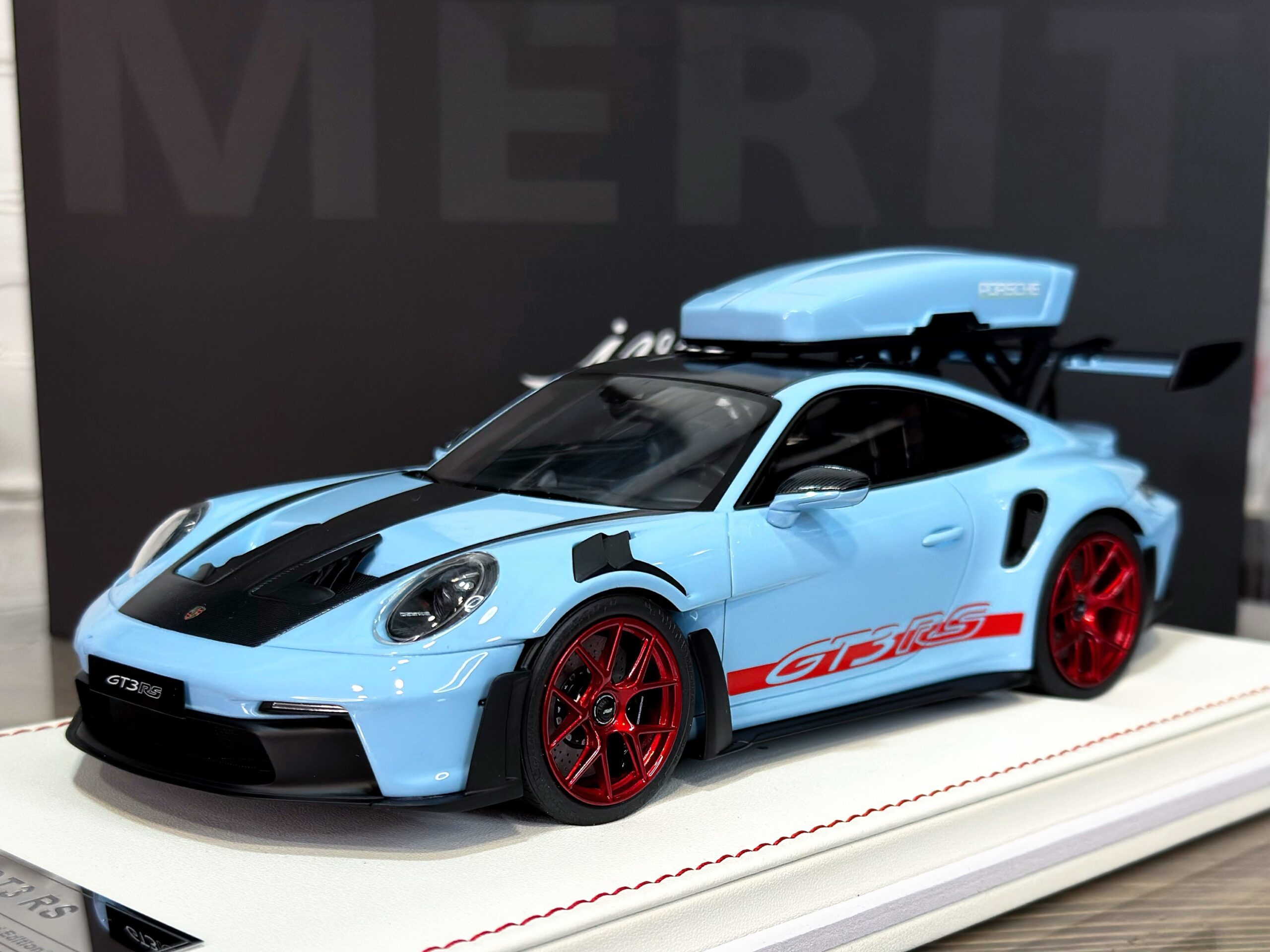 AB642 IVY Merit Porsche 911 (992) GT3 RS Luggage Gulf Blue/Red Livery with Red Wheels 1:18