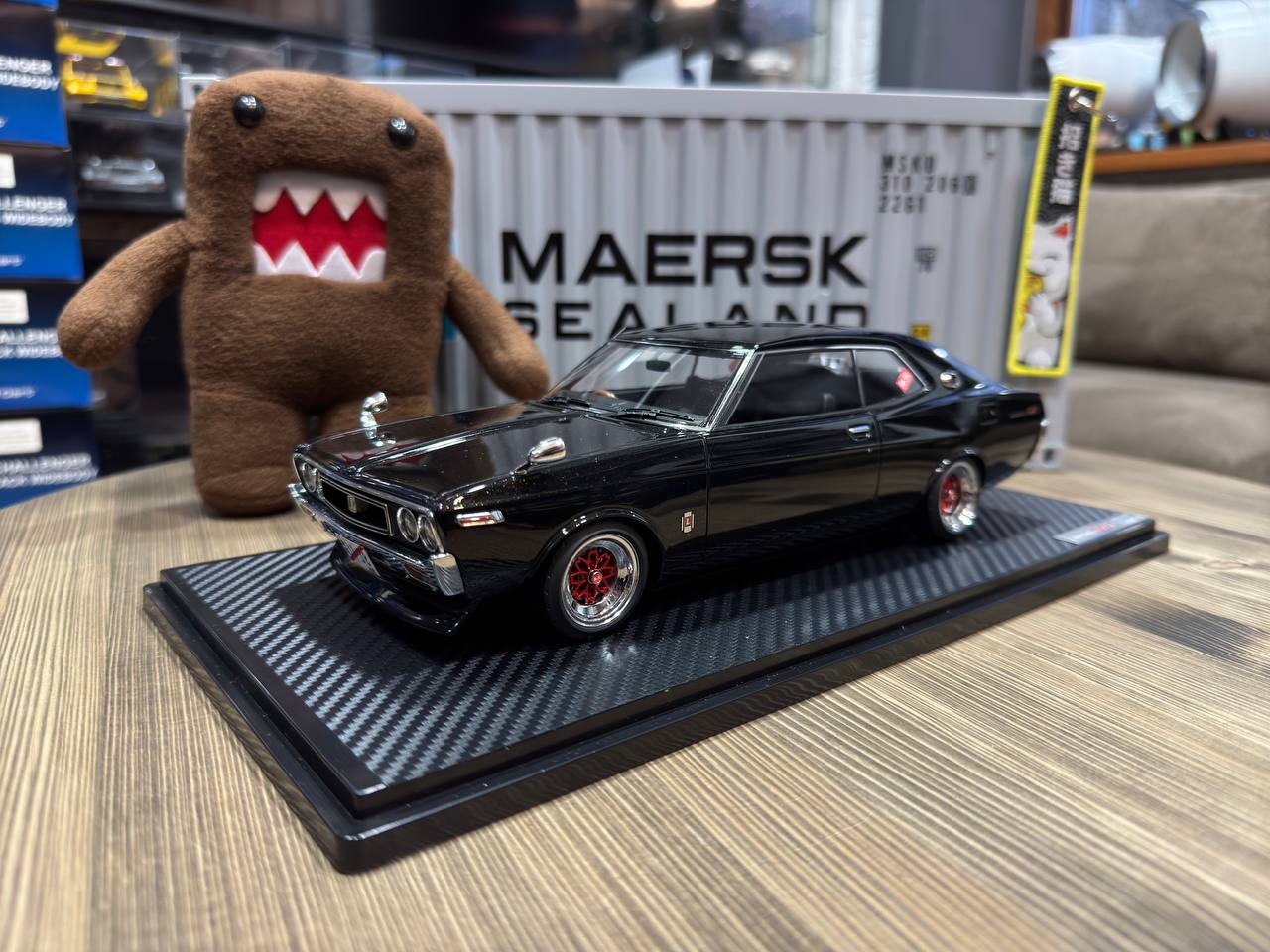 IG3138 Ignition Model Nissan Laurel 2000SGX (C130) Metallic Black/Green 1:18