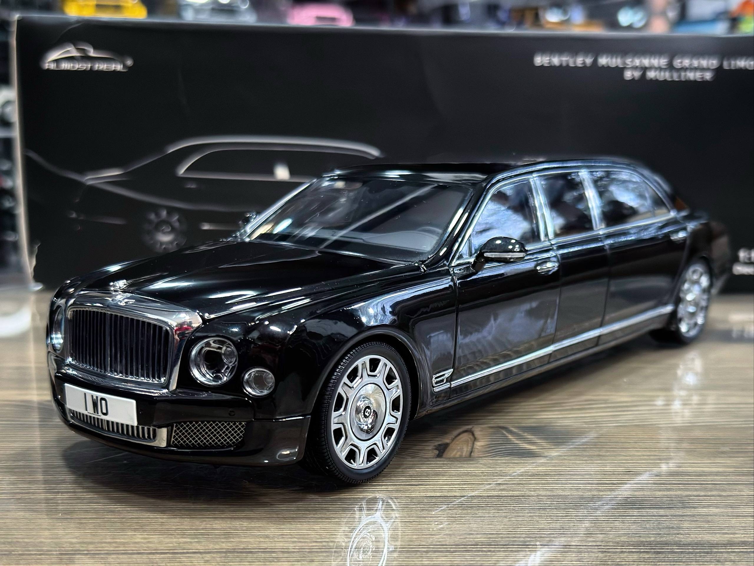 ALM830602 Almost Real Bentley Mulsanne Grand Limousine  by Mulliner Onyx 1:18
