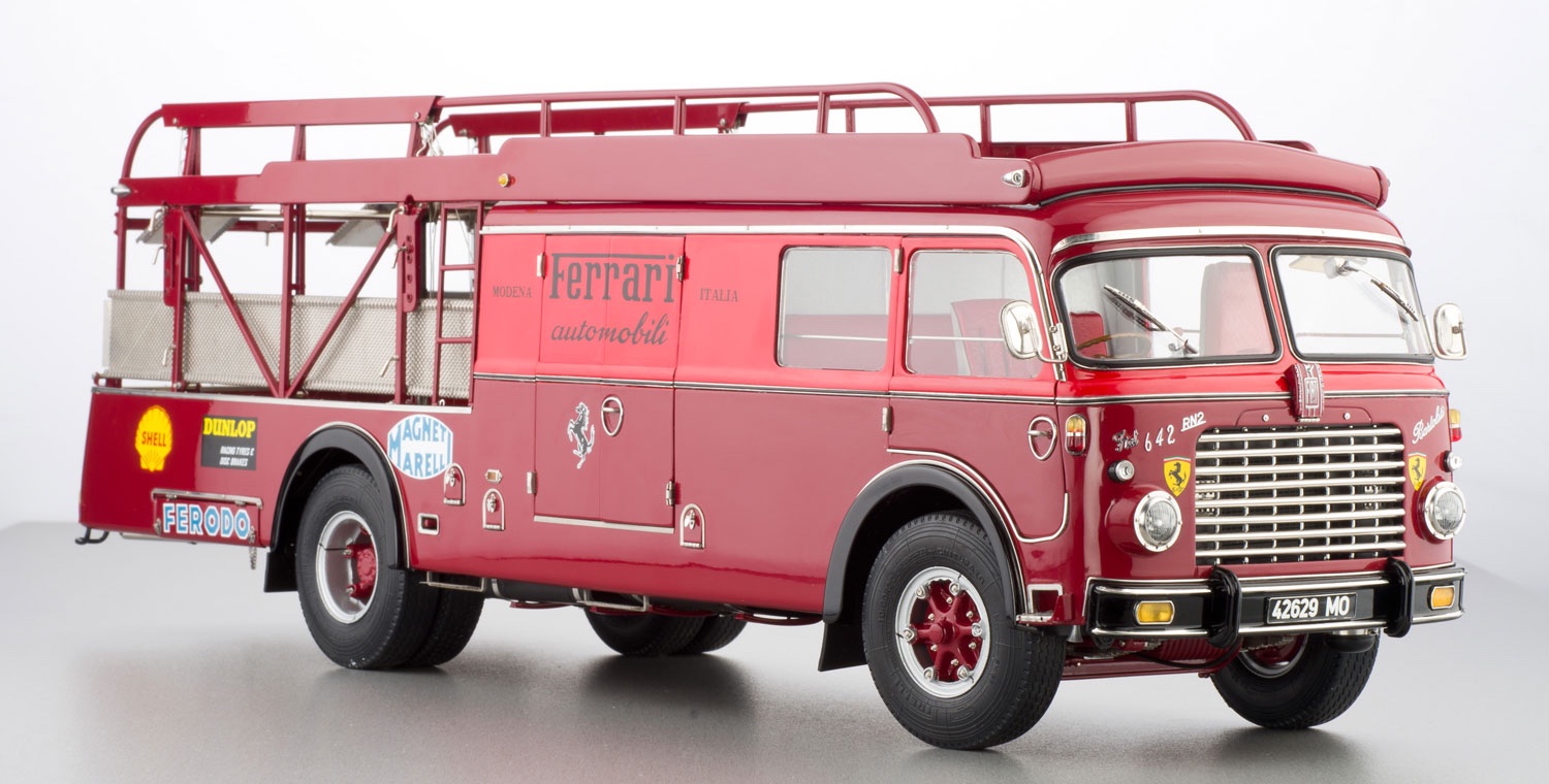 M-084 CMC Ferrari Racing Transporter Typ Fiat 642 RN2 Bartoletti 1957 Red 1:18