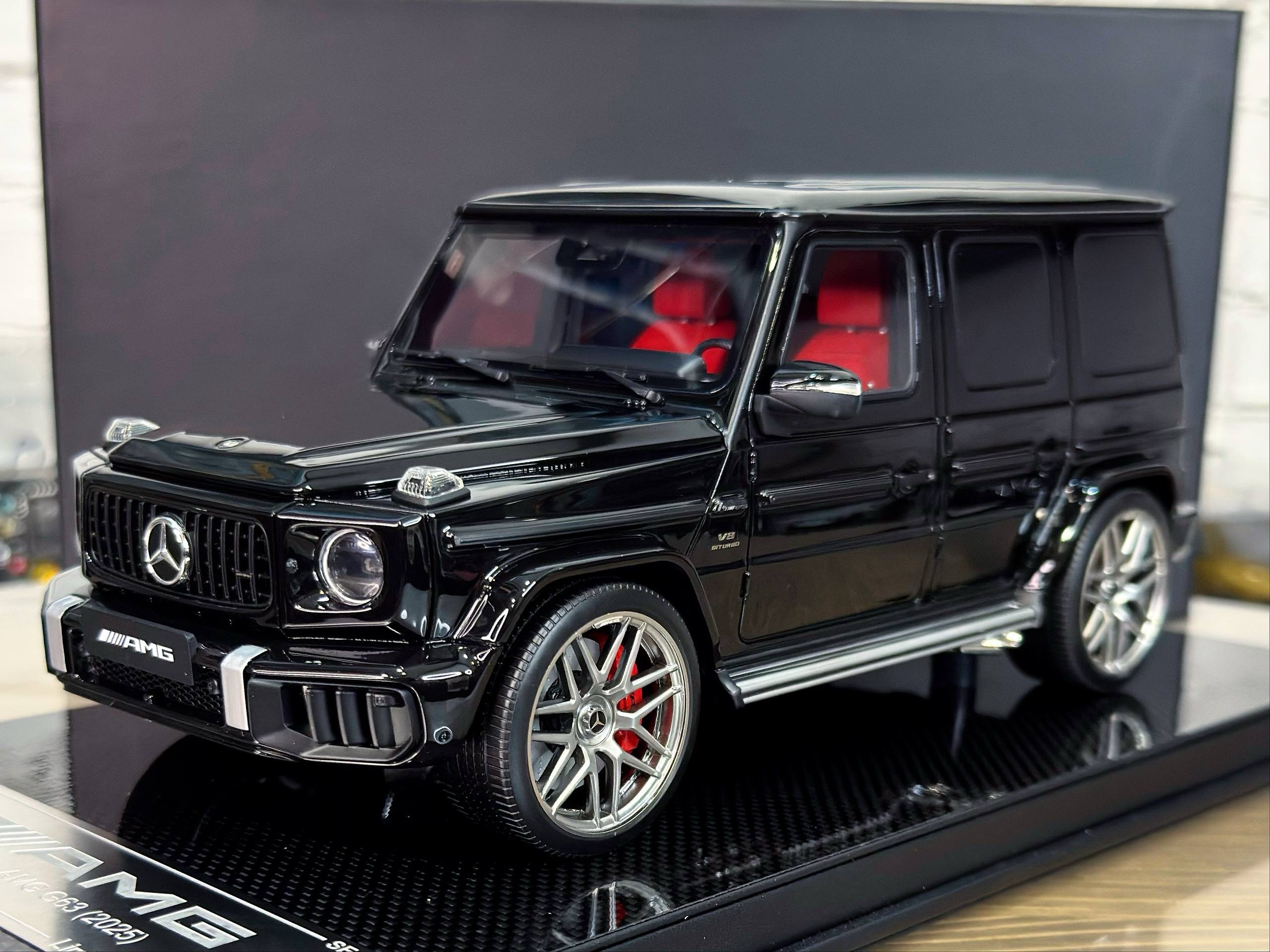 EMG001B Special Edition Mercedes Benz AMG G63 2025 Obsidian Black Metallic 1:18