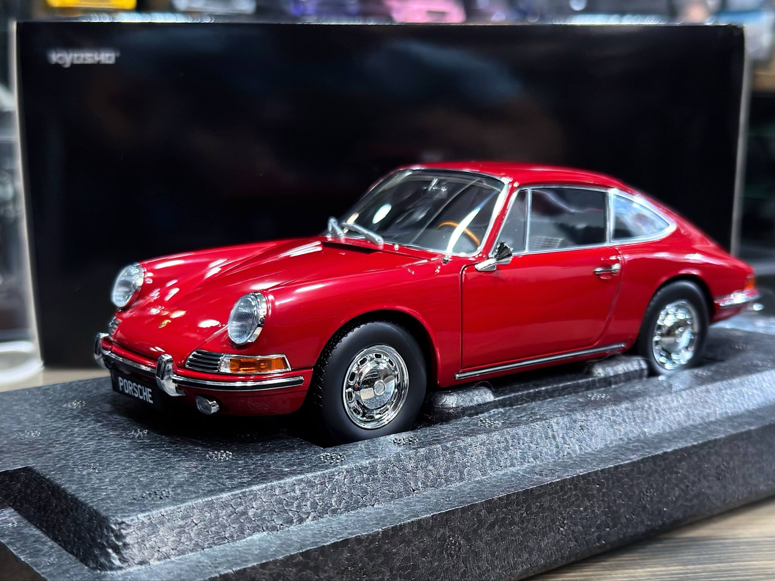 08969R Kyosho Porsche 911 (901) 1964 Signal Red 1:18