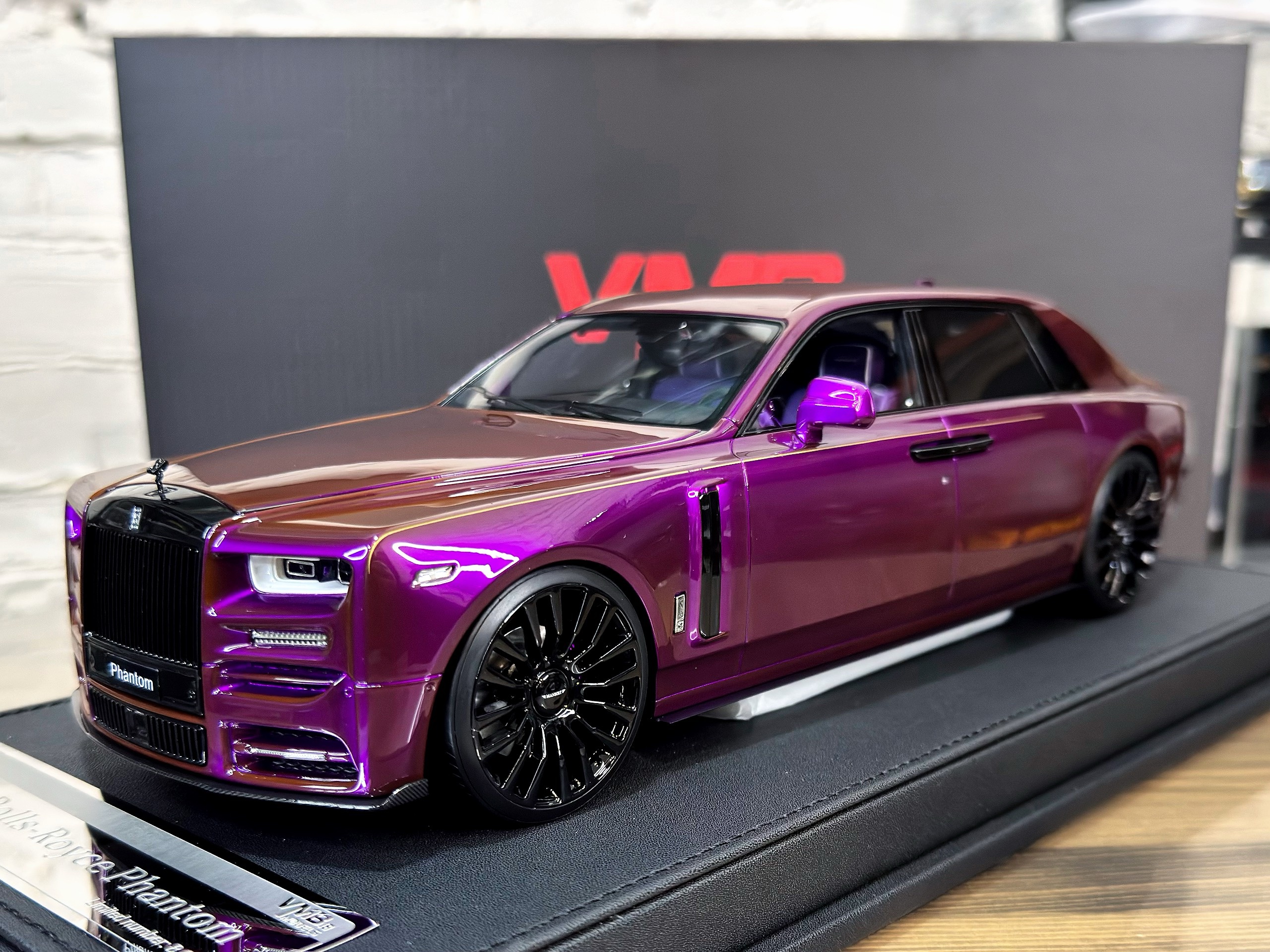 RR202501 VMB Models Rolls-Royce Phantom VIII Mansory Purple/Gold Coachline 1:18
