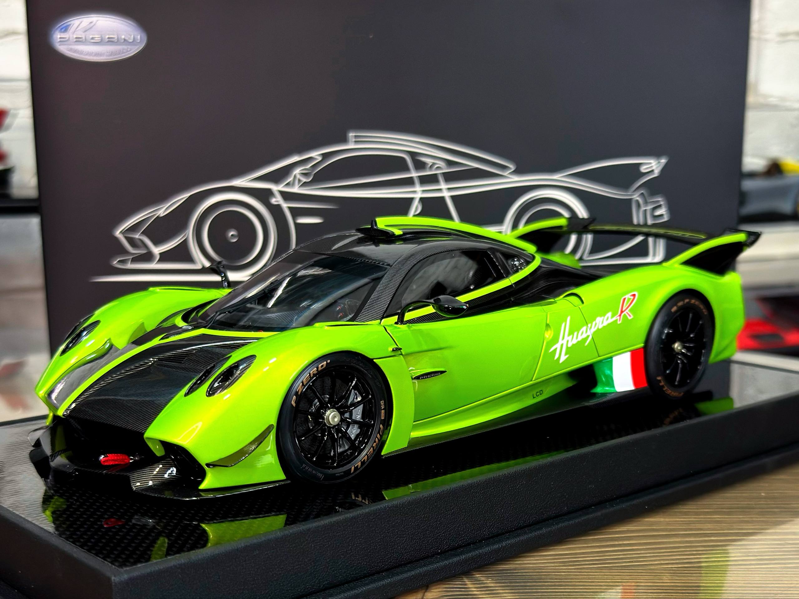 LCD18012GR LCD Models Pagani Huayra R 2021 Green Carbon 1:18