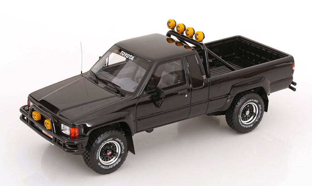 OT481B Otto Mobile Toyota Hilux SR5 202 1985 Glossy Black 1:18