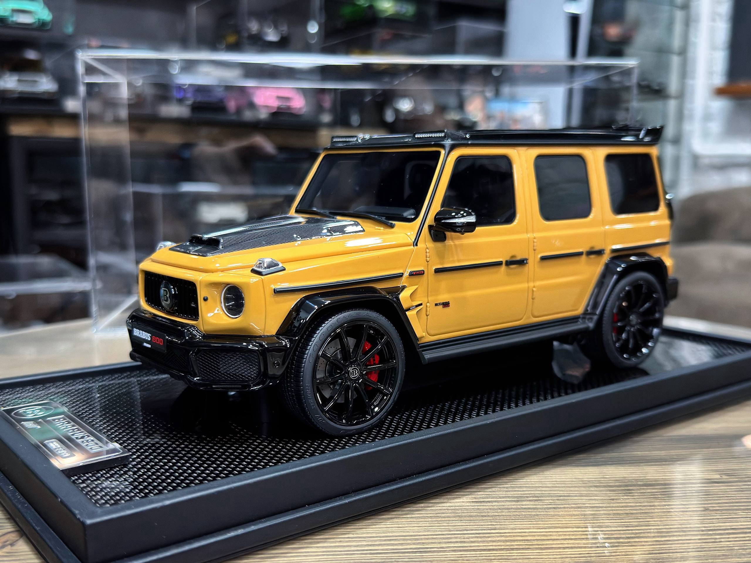 Motorhelix Mercedes Benz Brabus 800 Brown 1:18