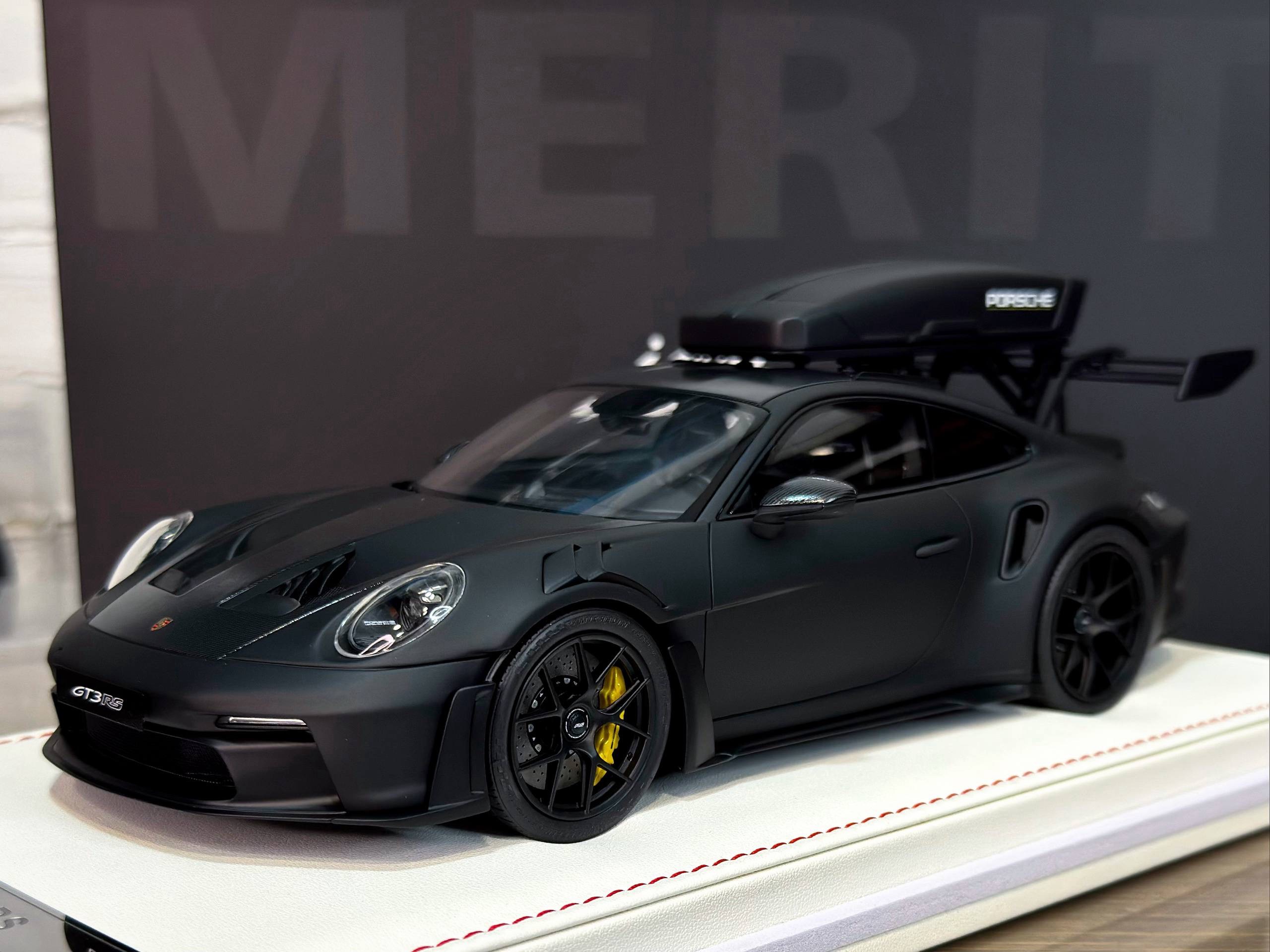 AB631 IVY Merit Porsche 911 (992) GT3 RS Luggage Matt Black/Black Wheels 1:18
