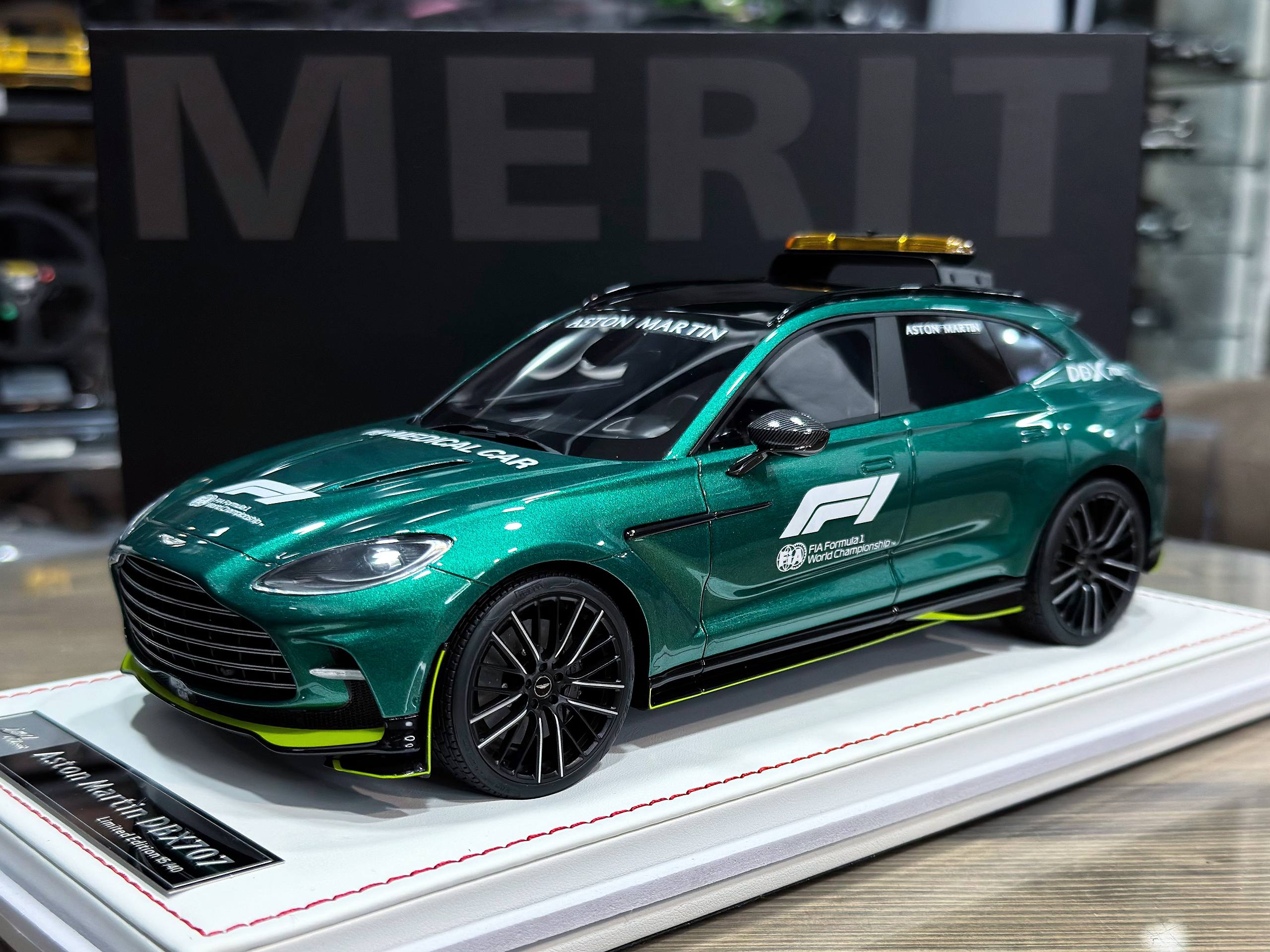 IM1832FMC IVY Merit Aston Martin DBX 707 F1 Green 1:18
