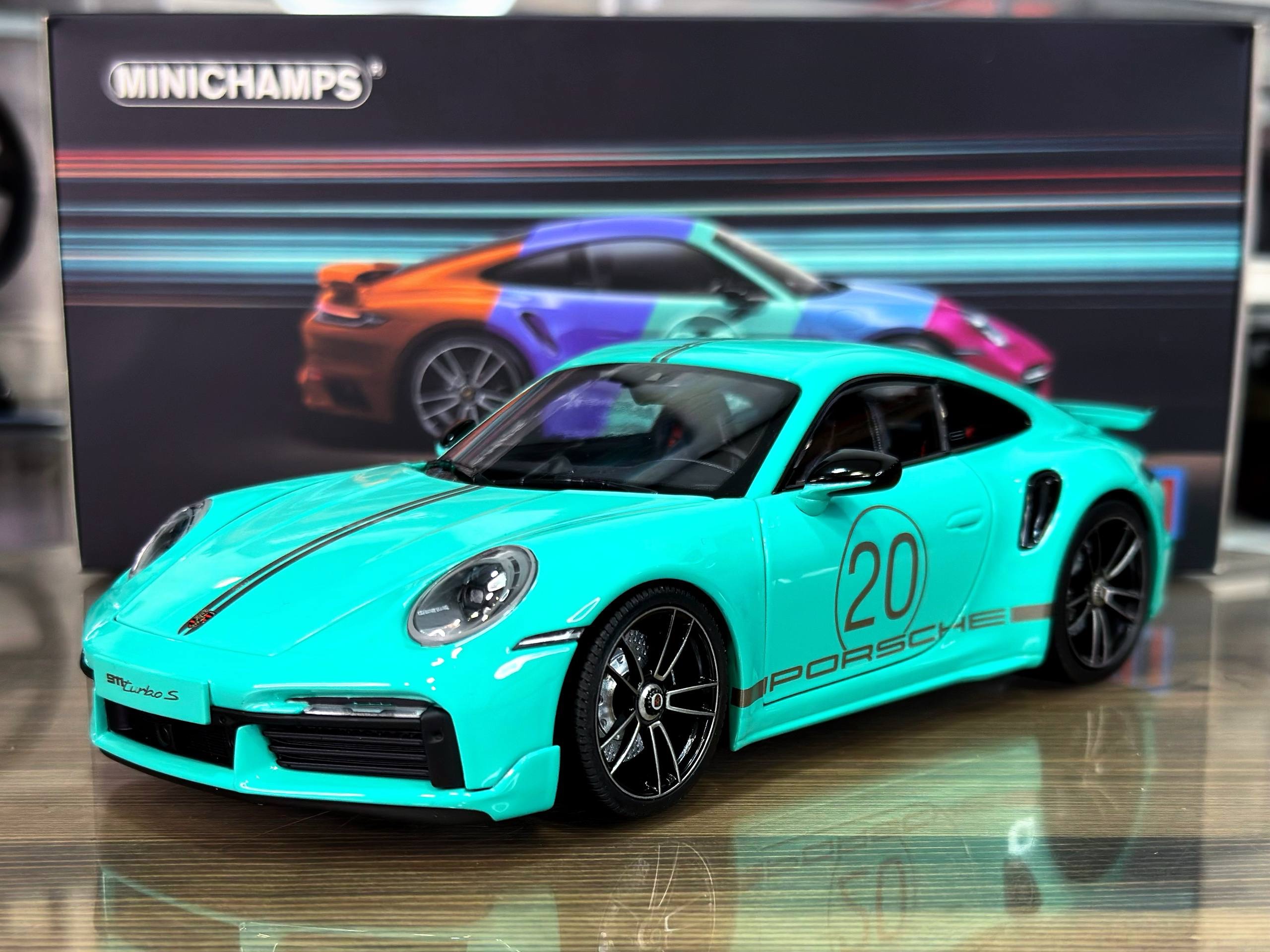 113069077 Minichamps Porsche 911 (992) Turbo S Coupe Sport Design 2021 Green 1:18
