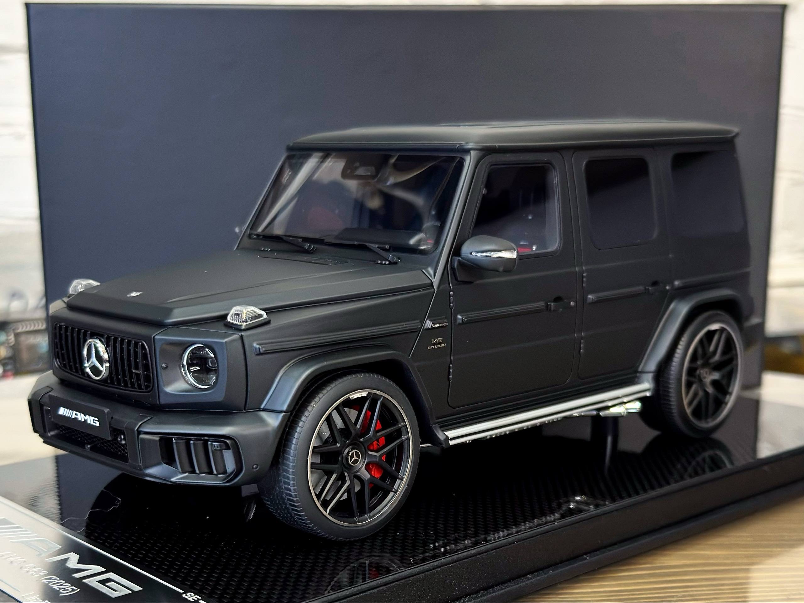 EMG007B Special Edition Mercedes Benz AMG G63 2025 Night Black Magno Matte 1:18