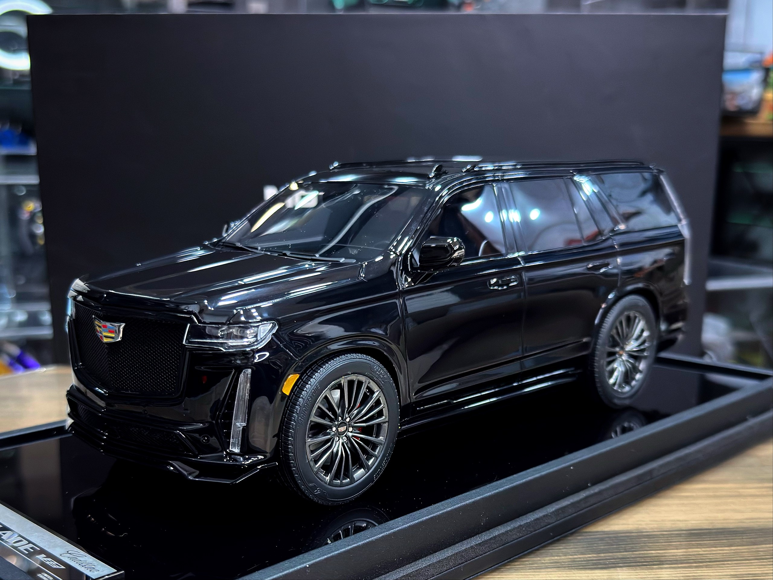 MH023CBK Motorhelix Cadillac Escalade V Metallic Black/Black interior 1:18