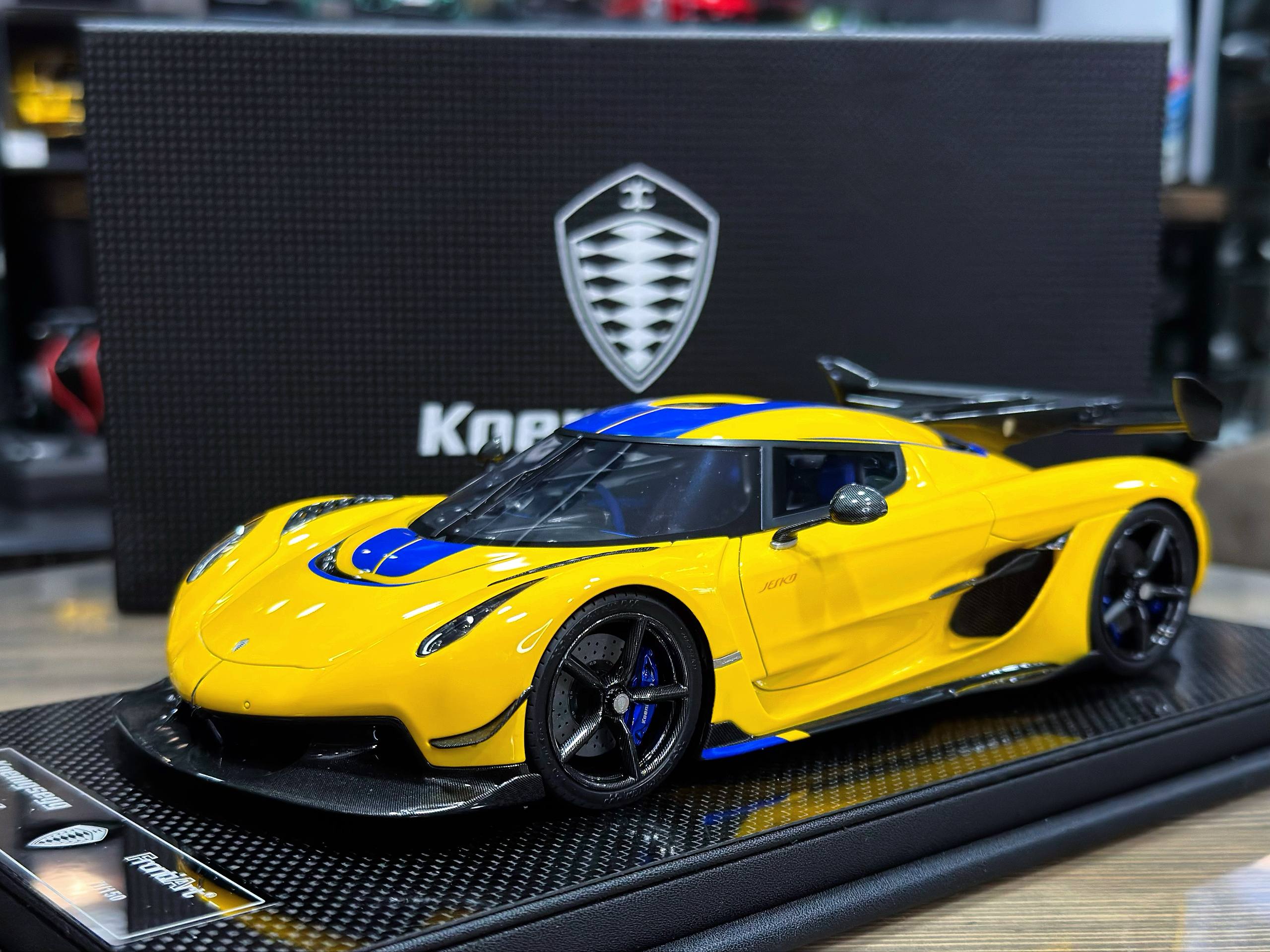 F133-192 Frontiart Koenigsegg Jesko Yellow 1:18