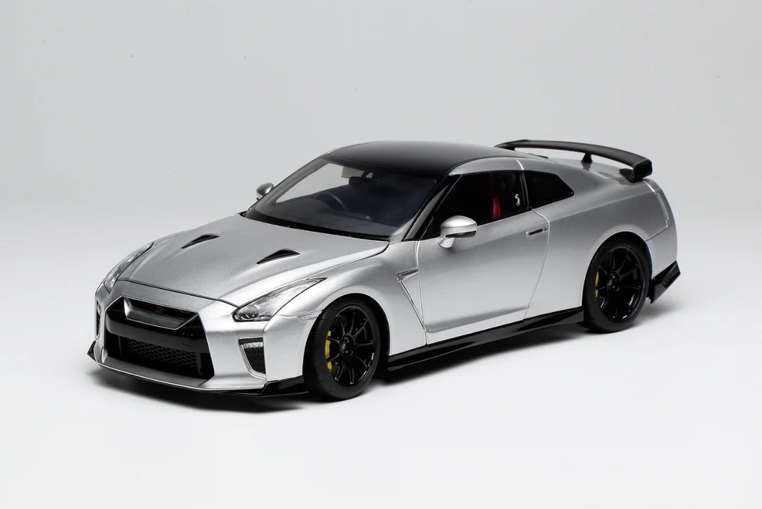 M83517 Motorhelix Nissan GT-R R35 Track Edition Engineered by Nismo T-Spec 2022 Ultimate Medal Silver 1:18
