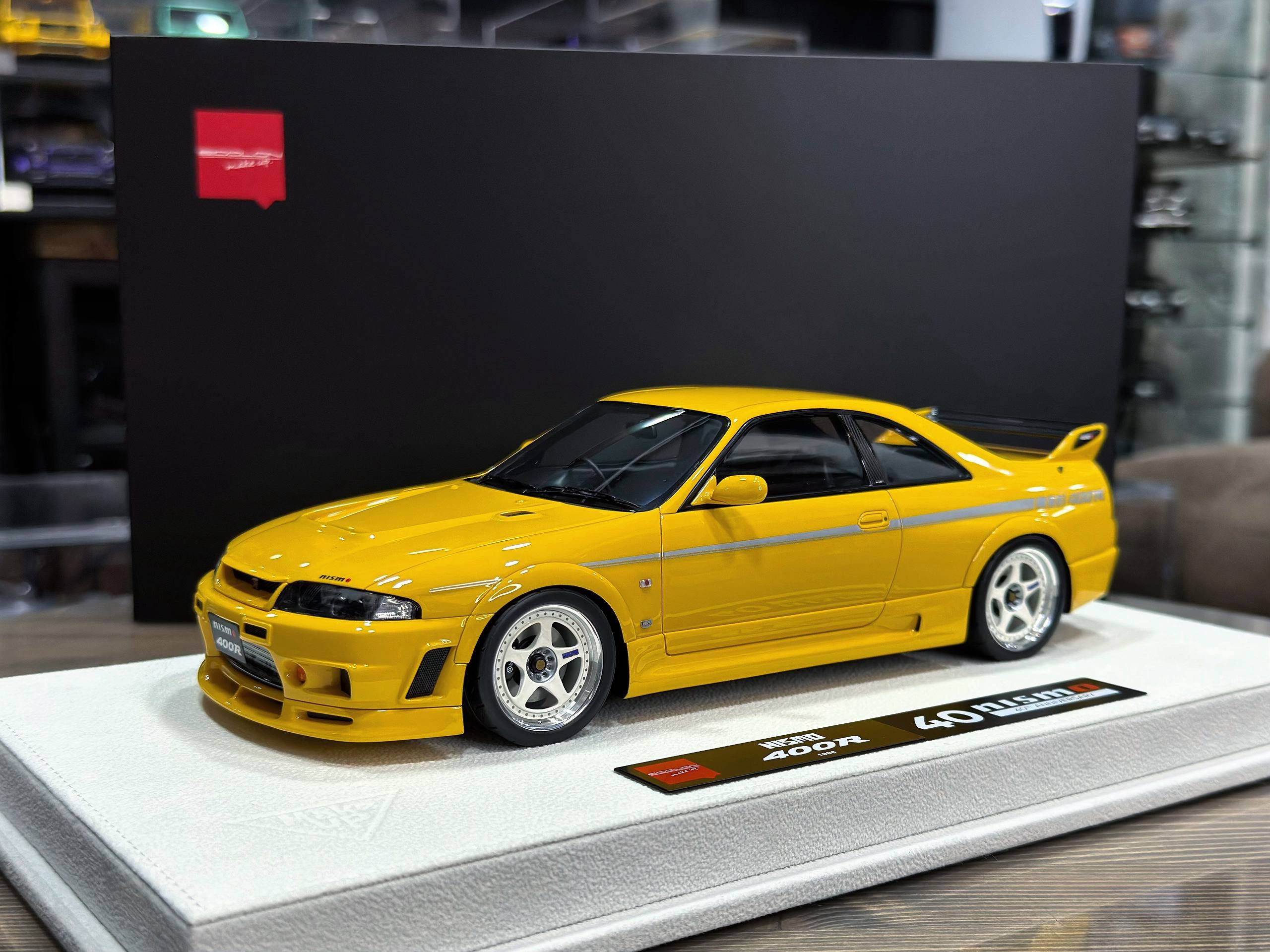 EML102A MakeUp Nissan Nismo 400R 1996 R33 Yellow 1:18