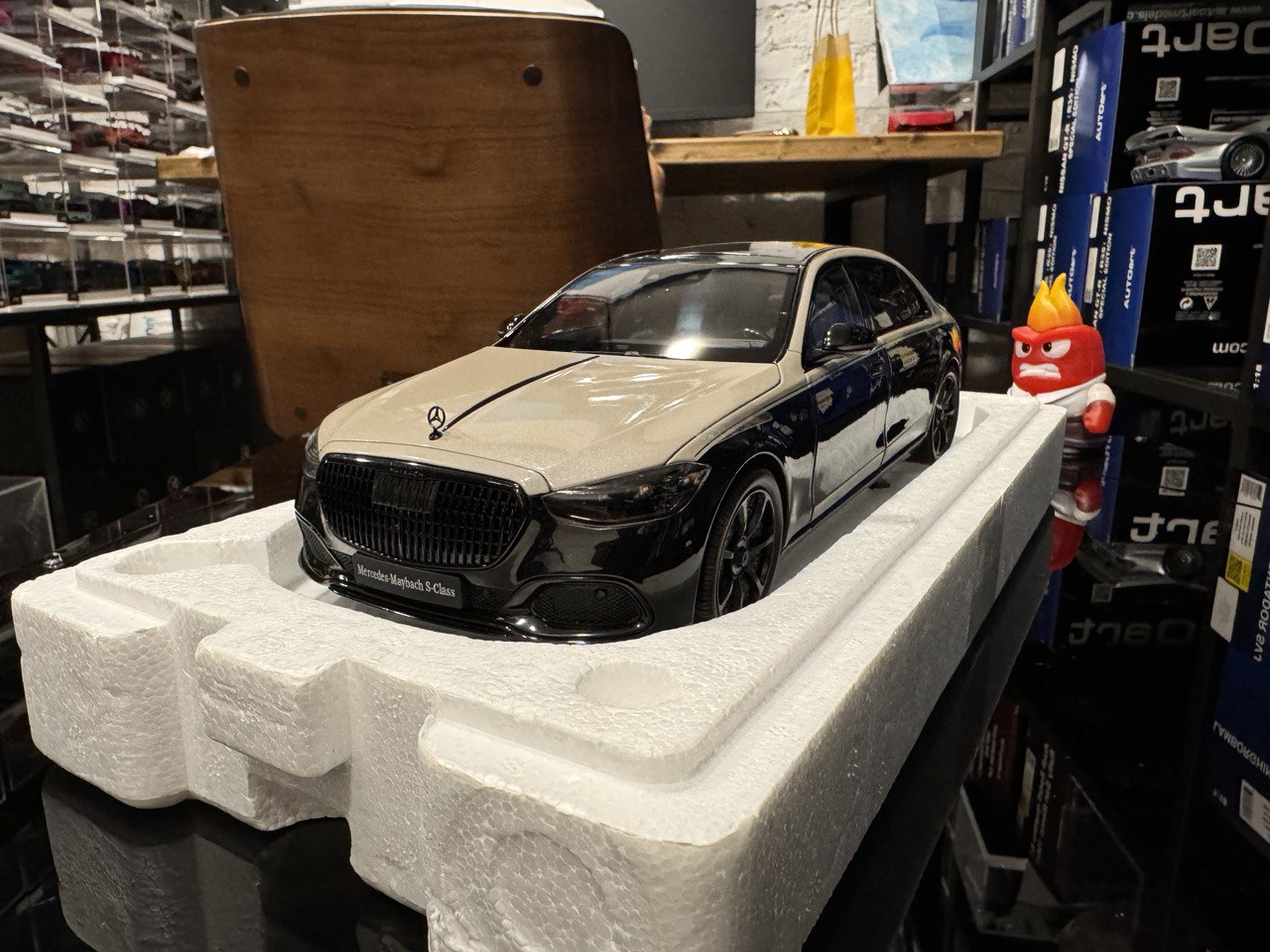 ALM820140 Almost Real Mercedes Maybach S Night Series 2023 Mojave Silver/Onyx Black 1:18