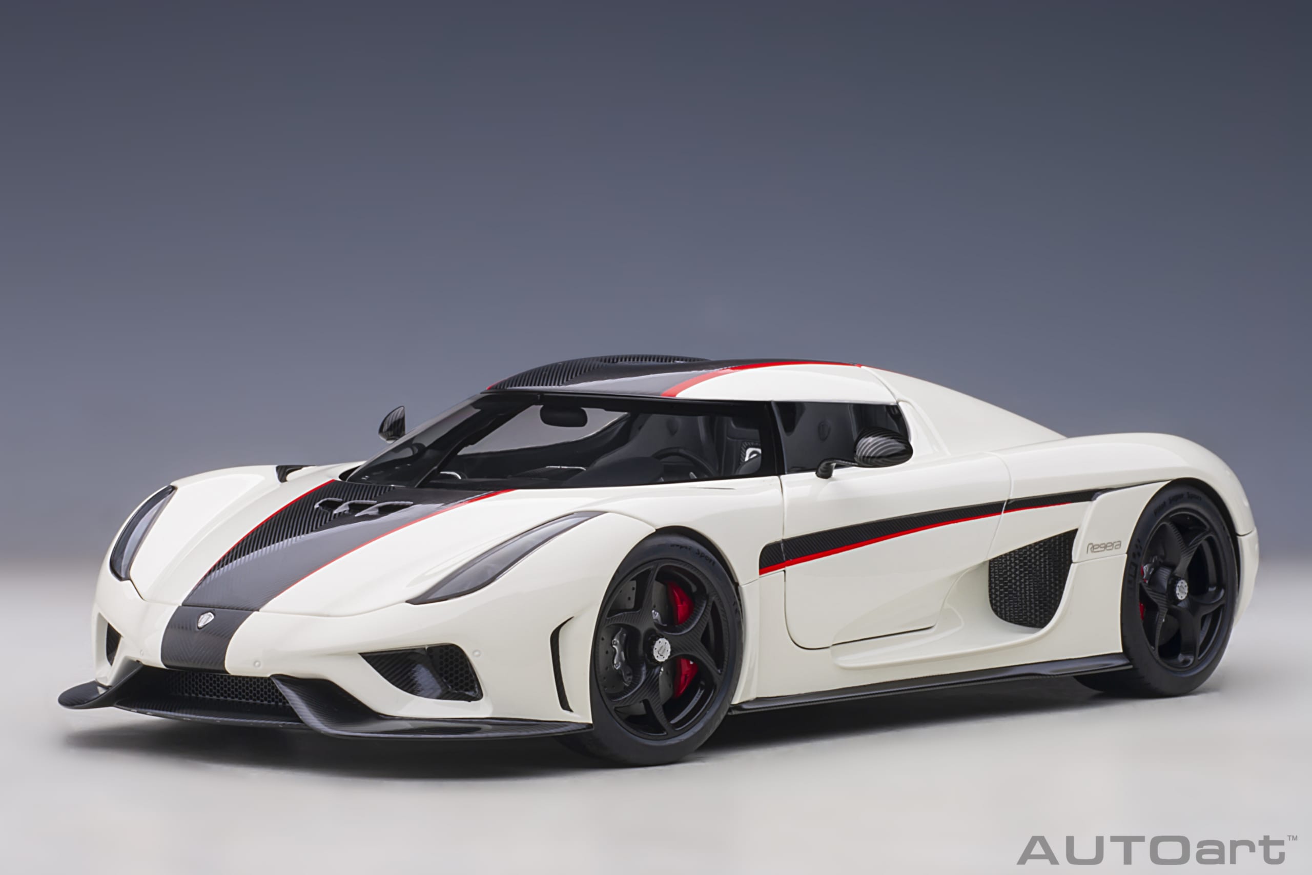 79027 AUTOart Koenigsegg Regera Arctic White/Carbon 1:18