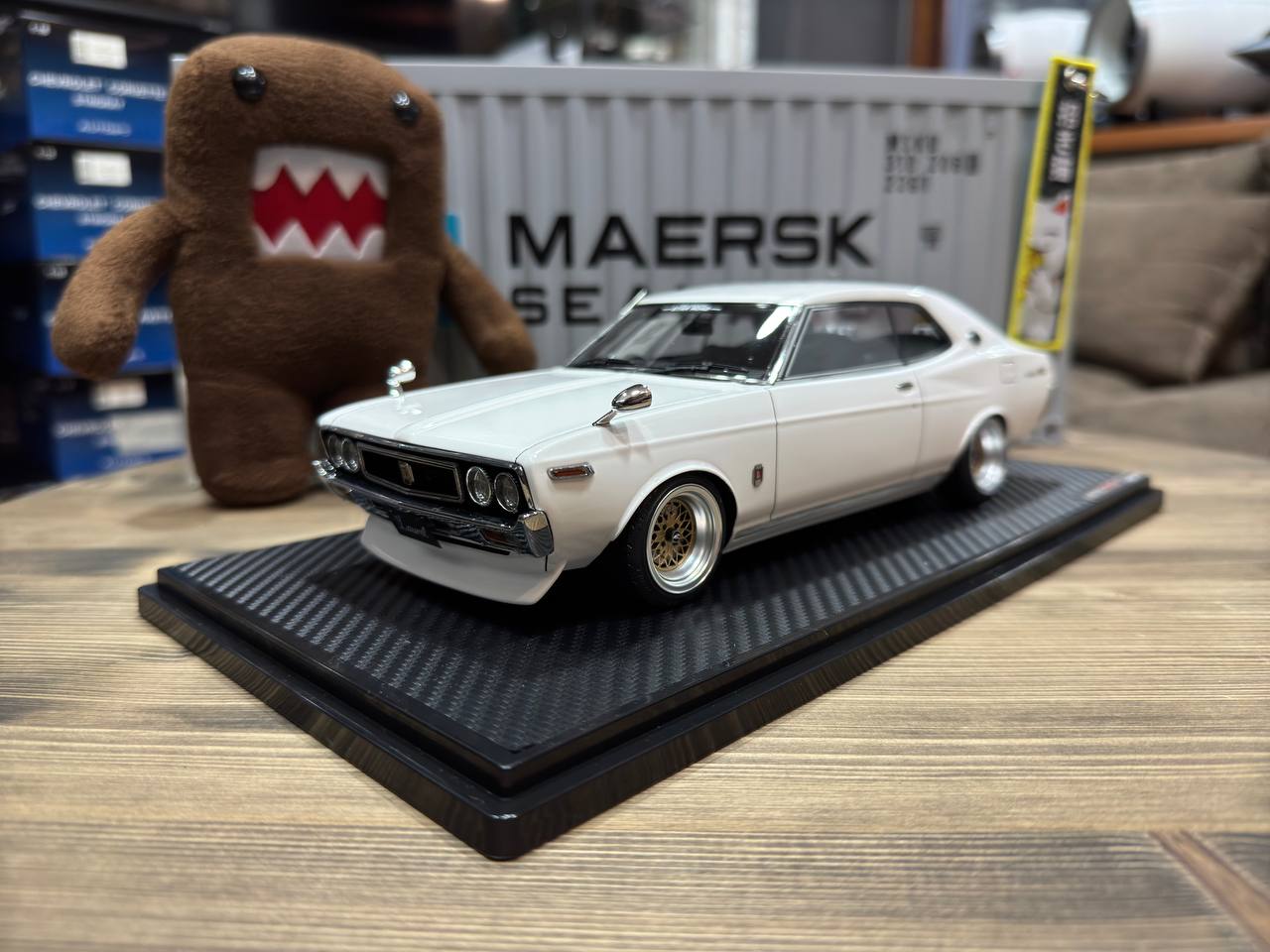 IG3010 Ignition Model Nissan Laurel 2000SGX (C130) White 1:18